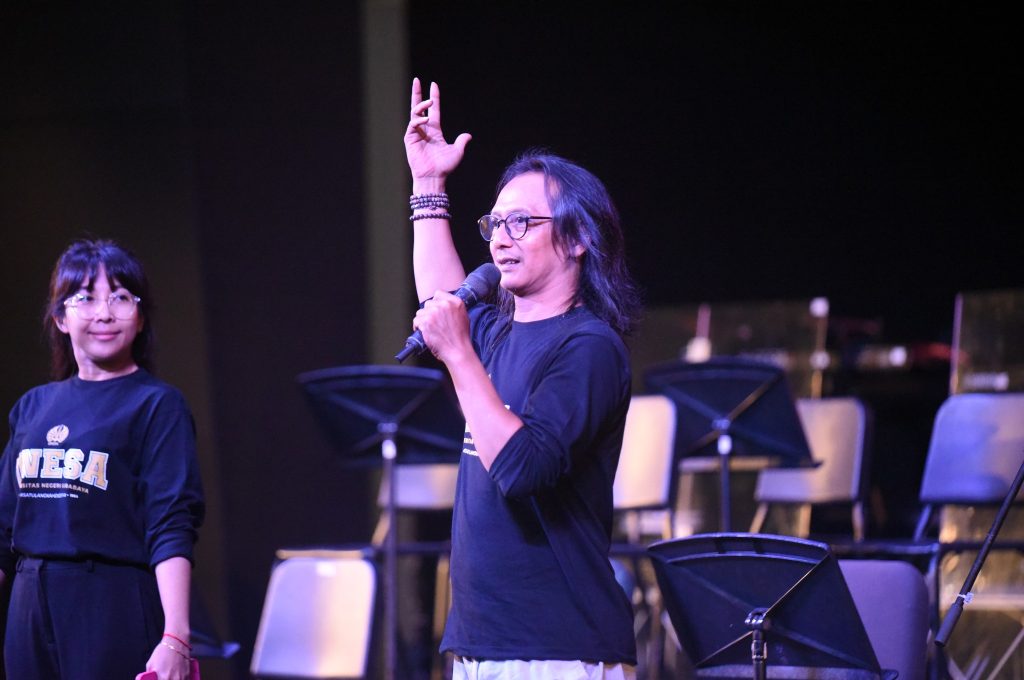 10 MASTERCLASS EAST JAVANESE TRADITIONAL ARTS AND CULTURE AS A MEANS OF STRENGTH