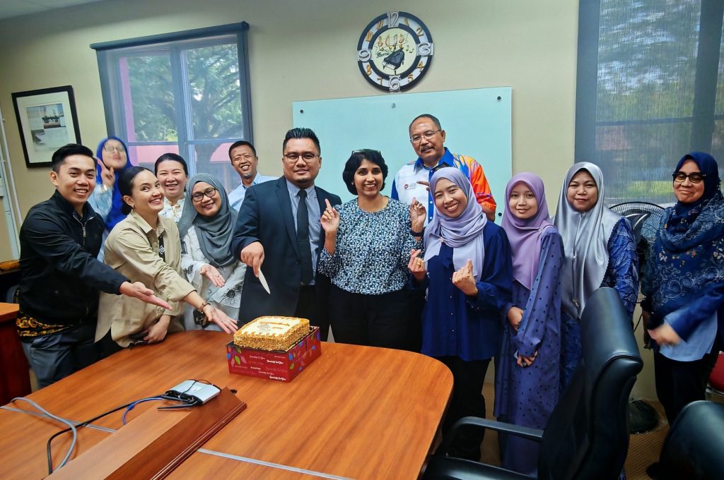 16. Majlis jasamu dikenang En. Nor Azman serta sambutan ulang tahun kelahiran staf